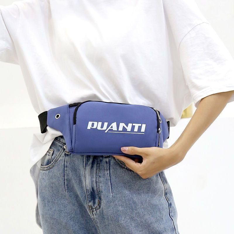 The new girl's cash bag is a Korean-style one- shoulder chest bag