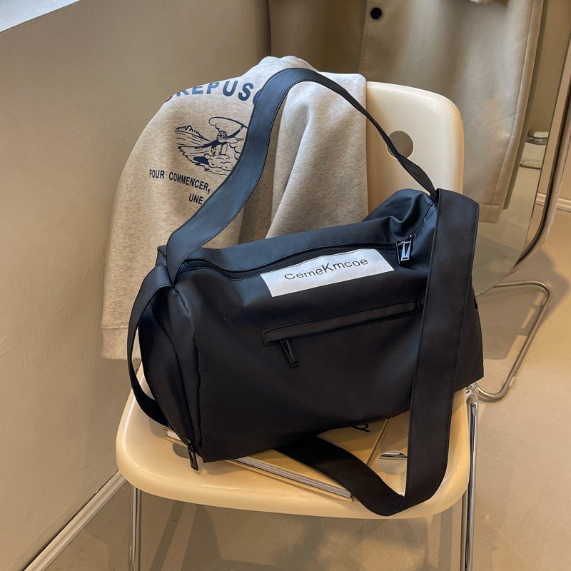Modivine's free exercise pack, dry, wet, separated short trip bag, and rest-time handbag