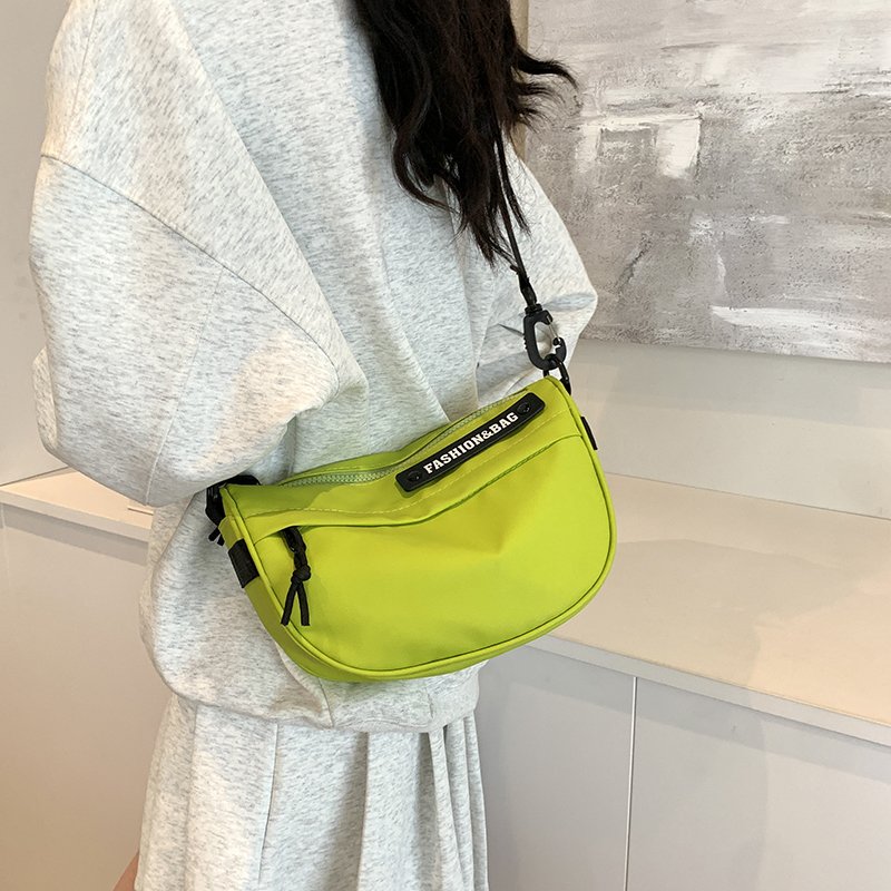 2024 new slashy bag, new black simplistic sports bag, light-seated one-shoulder, leisure-trip backpack
