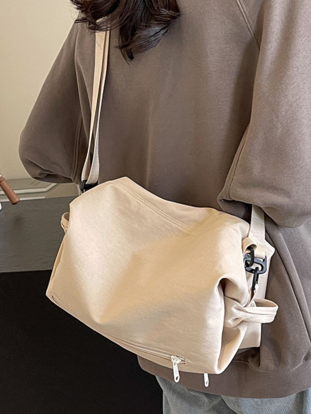 A light waterproof Yoga exercise backpack, a han-style toast pack, one-shoulder-slashed chest bag, two-shoulder packs