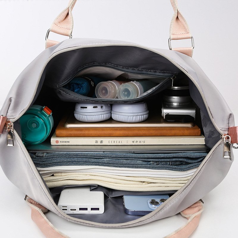 A travel bag for a woman with a new handbag, a Korean one-shoulder-slashed sports bag