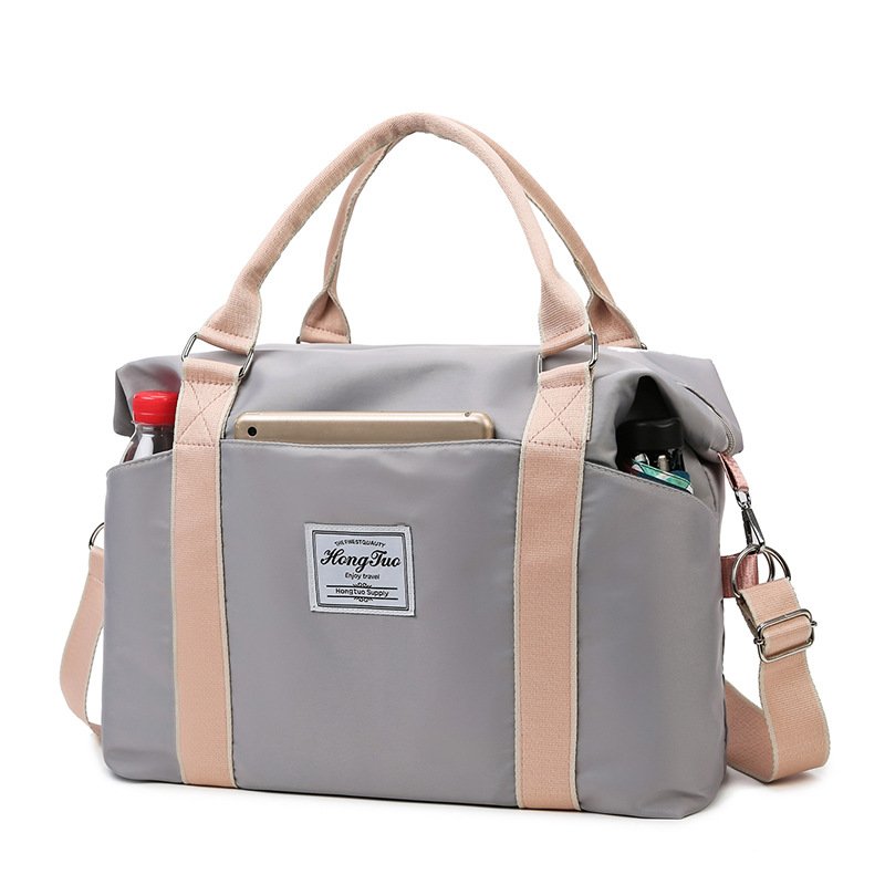 A travel bag for a woman with a new handbag, a Korean one-shoulder-slashed sports bag
