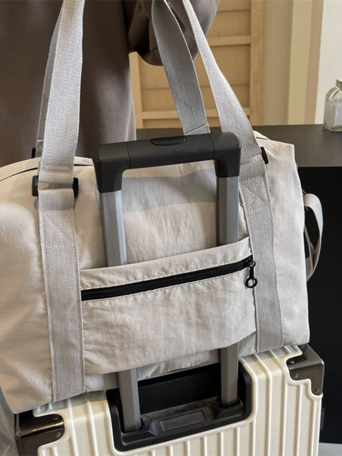 Short-distance bags with large hand-held and light waterproof baggage bags for women ' s sports exercise