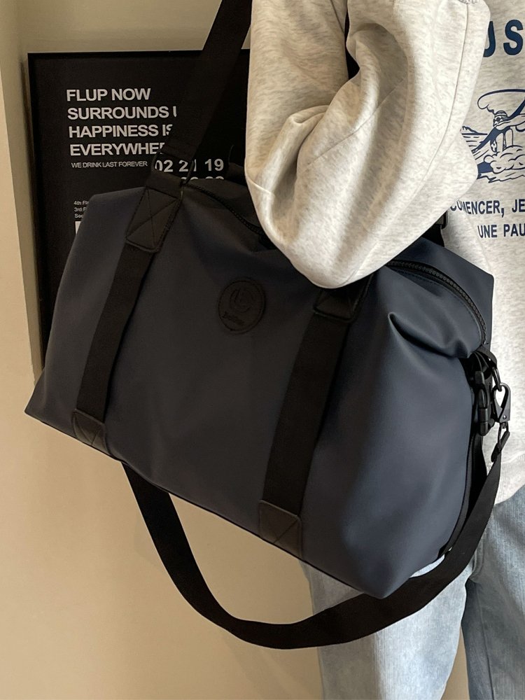 Faucet's family, a large short-distance sports bag, a one-shoulder slash bag, a large-capacity gym bag, a woman's bag