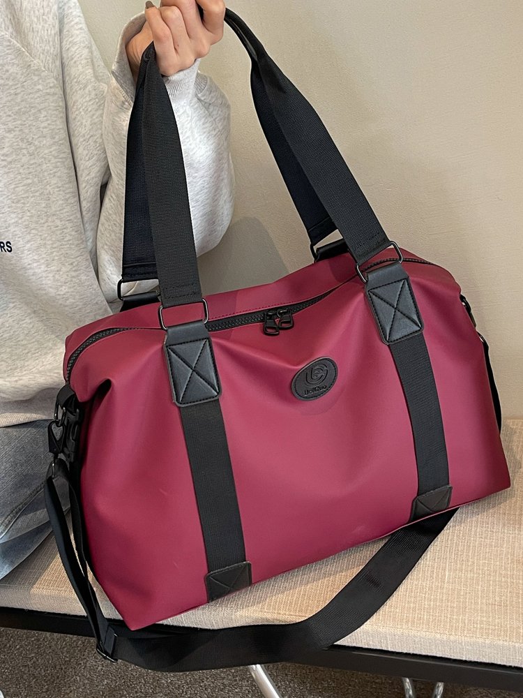 Faucet's family, a large short-distance sports bag, a one-shoulder slash bag, a large-capacity gym bag, a woman's bag