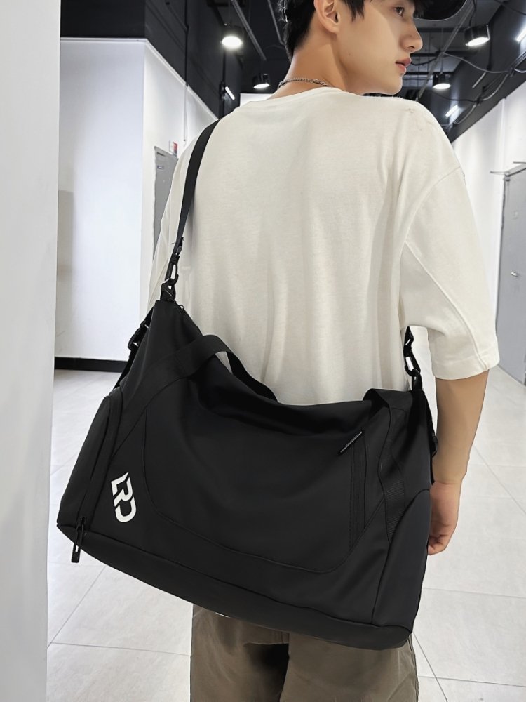 Short-distance bag for women with a high-capacity water, wet and dry separation gym bag and bag for luggage