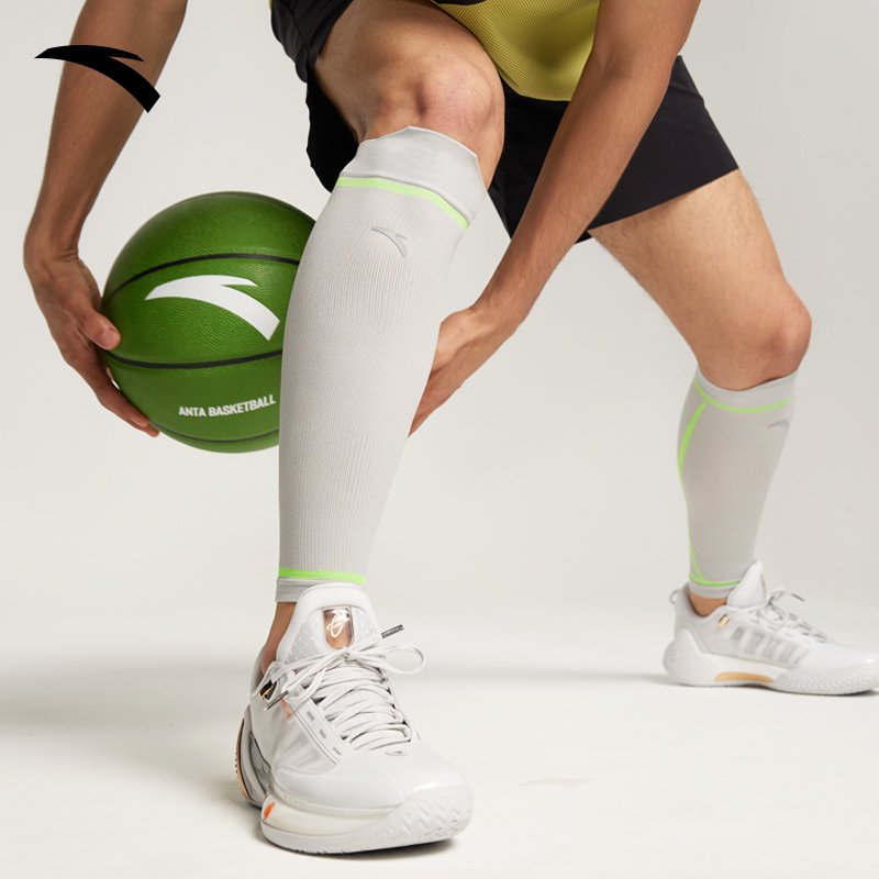 A pedal-legged, official, fresh knitted, air-trapped, leg-basketing, outdoors