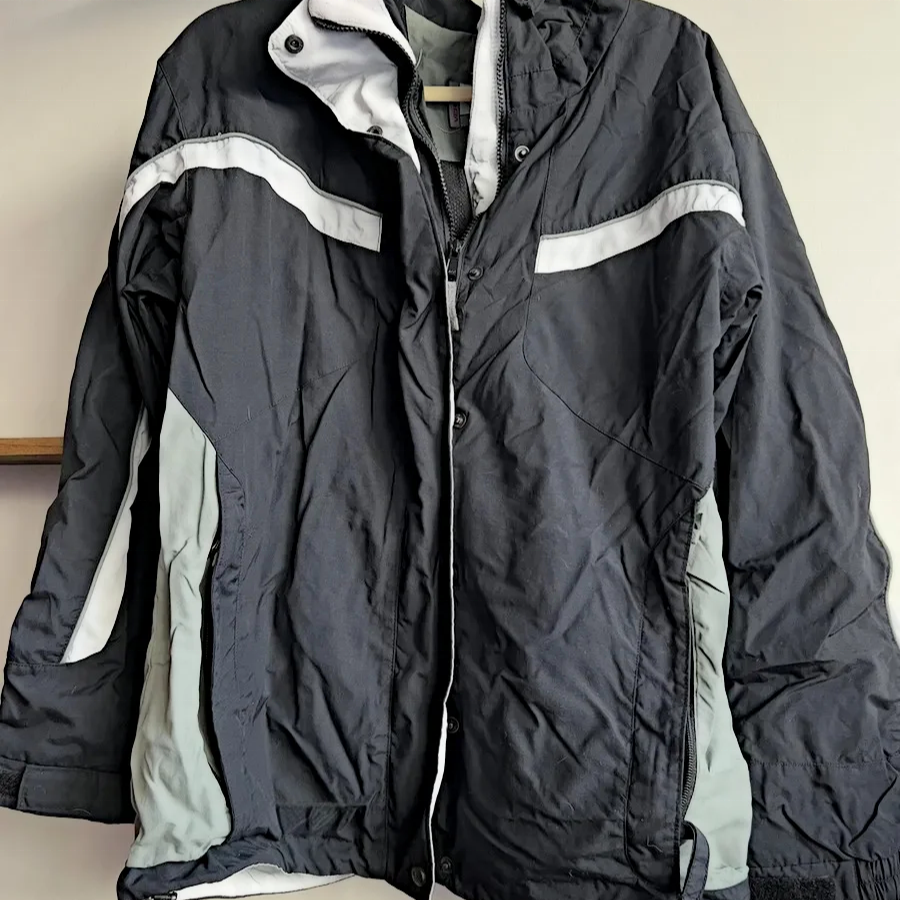 Mountain Majesty: Wholesale OEM Hiking Jackets - Elegance in Bulk Trekking