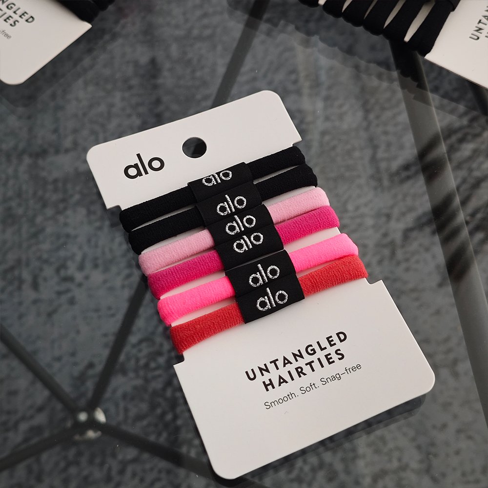 Allo Yoga struts the women's cute hairlines, the yoga chords with ponytails and dopamine