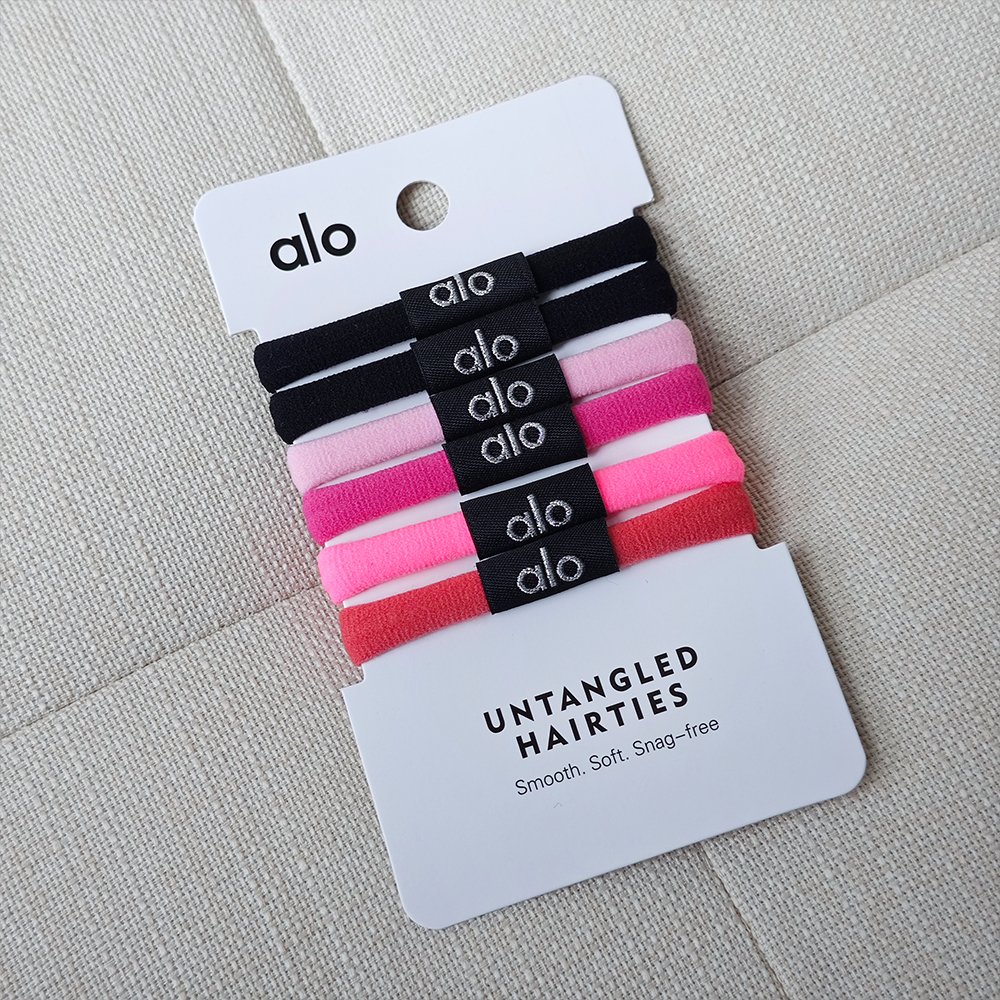 Allo Yoga struts the women's cute hairlines, the yoga chords with ponytails and dopamine