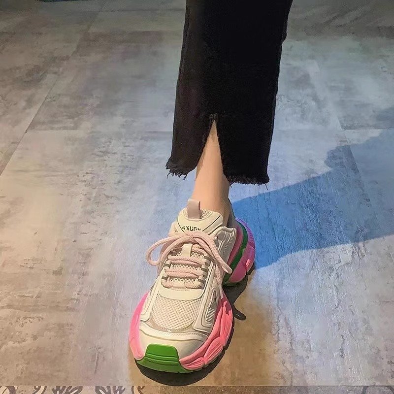 2024 Classic original fashion web design sneakers Walking style comfortable breathable elevated sneakers for women