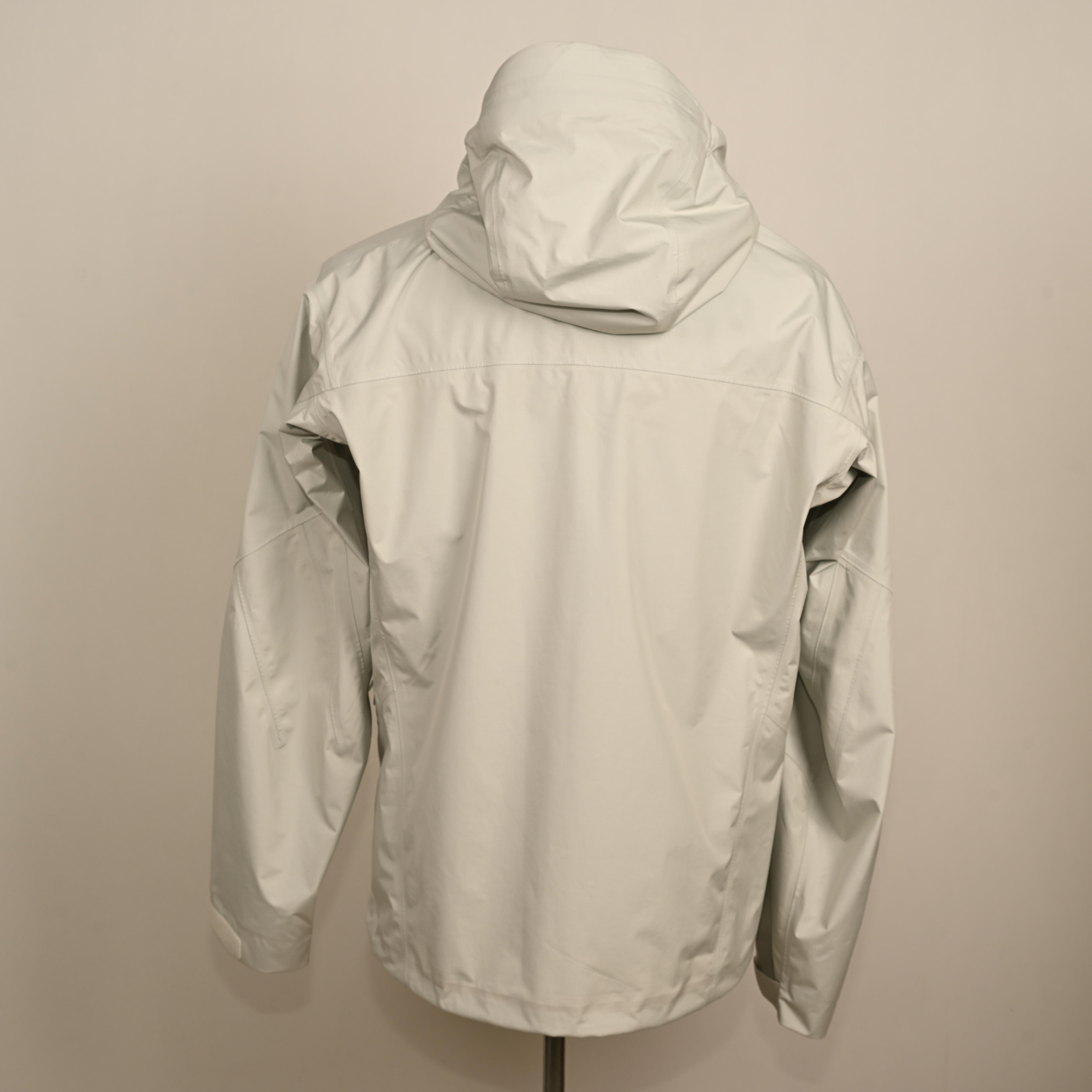 EU USA Size Custom brand Woven 100% Nylon Fabric Seamless Hiking Loose Waterproof Outdoor Windbreaker Softshell Men's Jacket