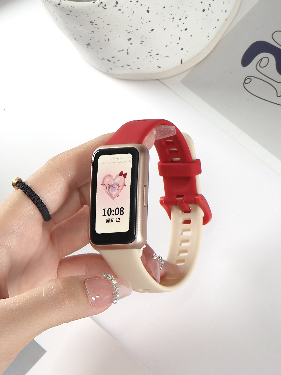 the 678-generation wristband with the glory ring is used to replace the male and female silica gel protection watch with the fittings with summer