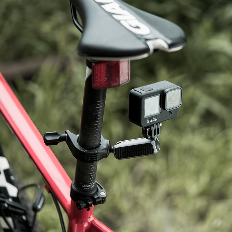 PGYTECH Sports camera video shoots a motorcycle on a scaffold, which is used to photograph motorcycle bicycles off-site for action5/gopro13/insta360X4