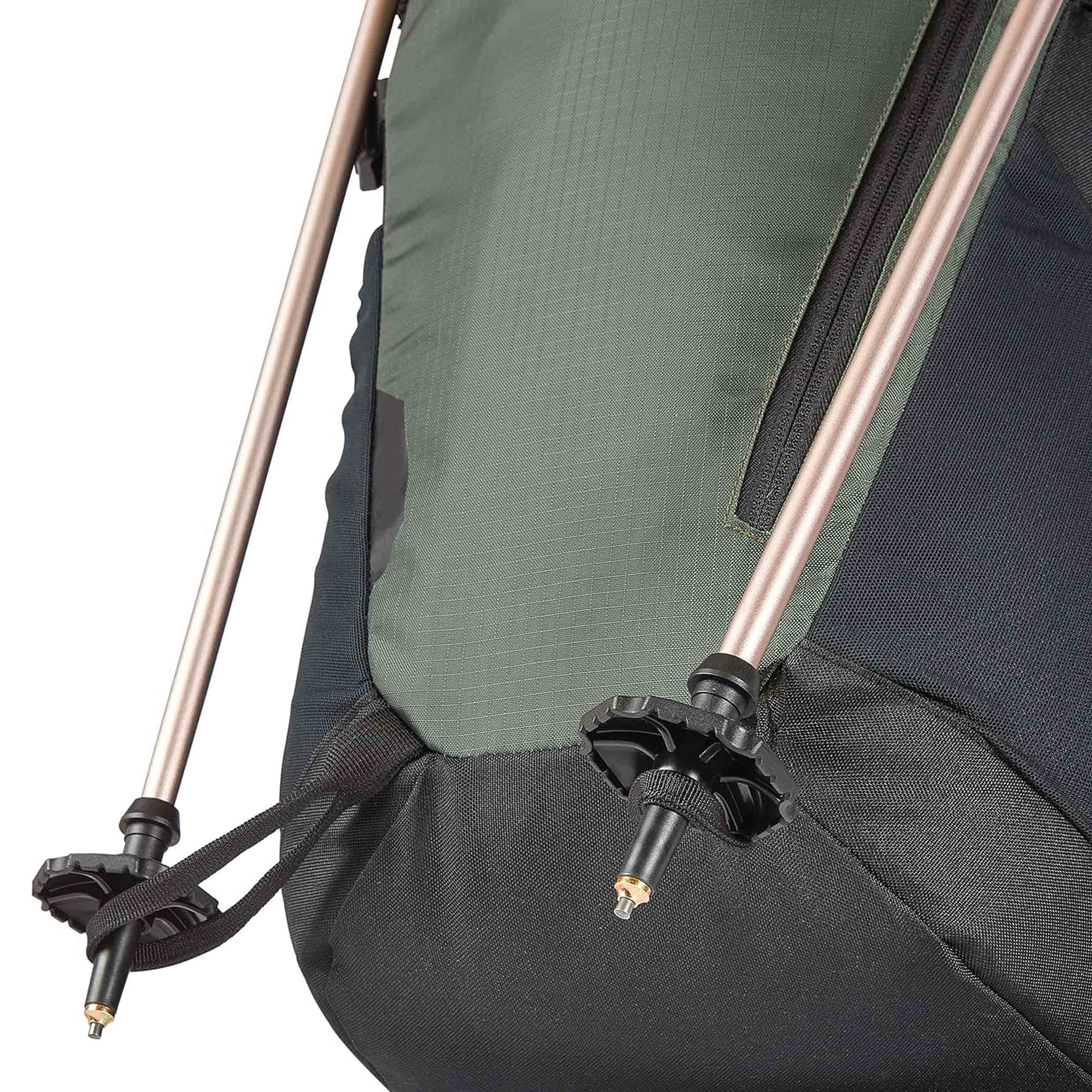 Custom Unisex 30L Hiking Backpack Waterproof Trekking Backpack With Hydration Storage Sleeve