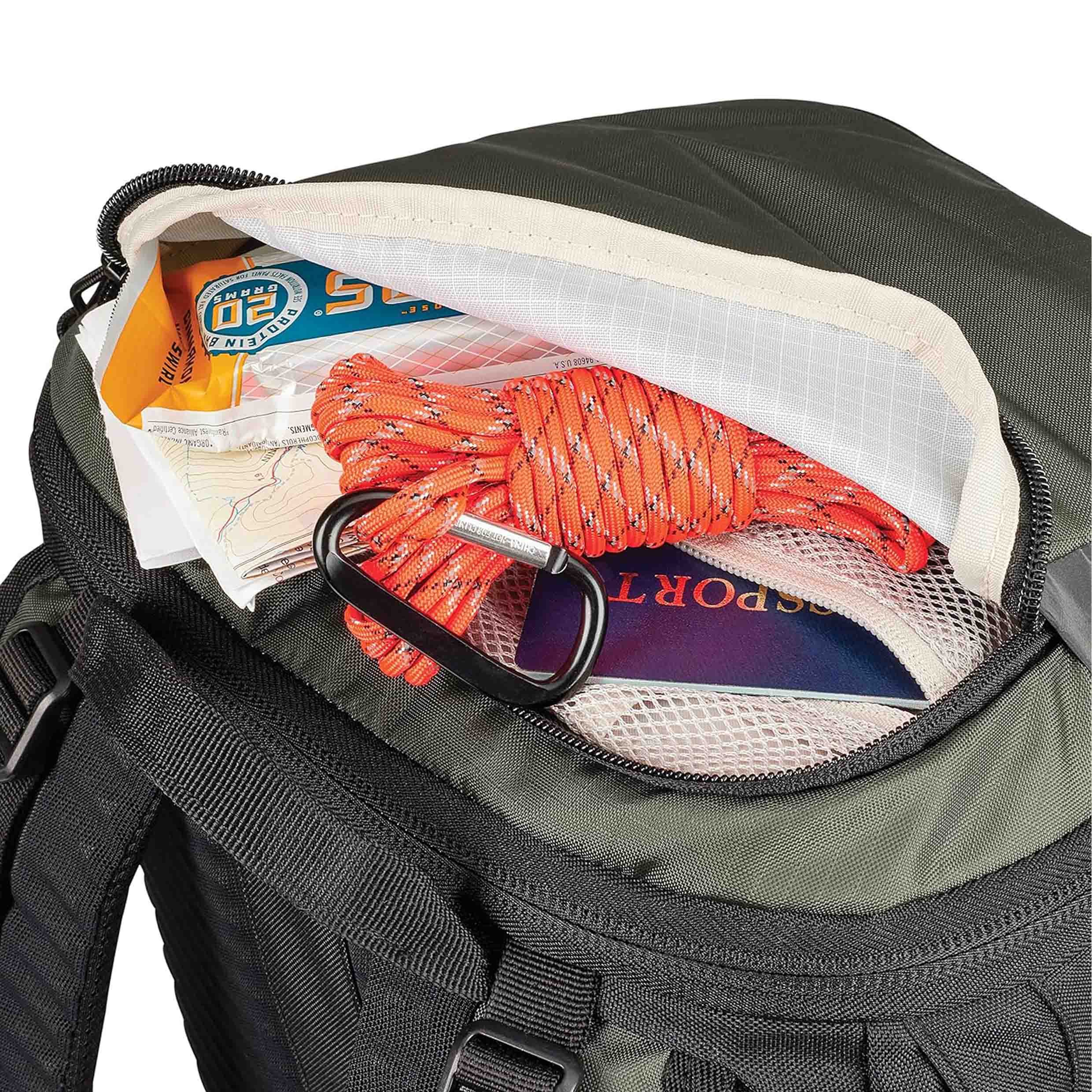Custom Unisex 30L Hiking Backpack Waterproof Trekking Backpack With Hydration Storage Sleeve