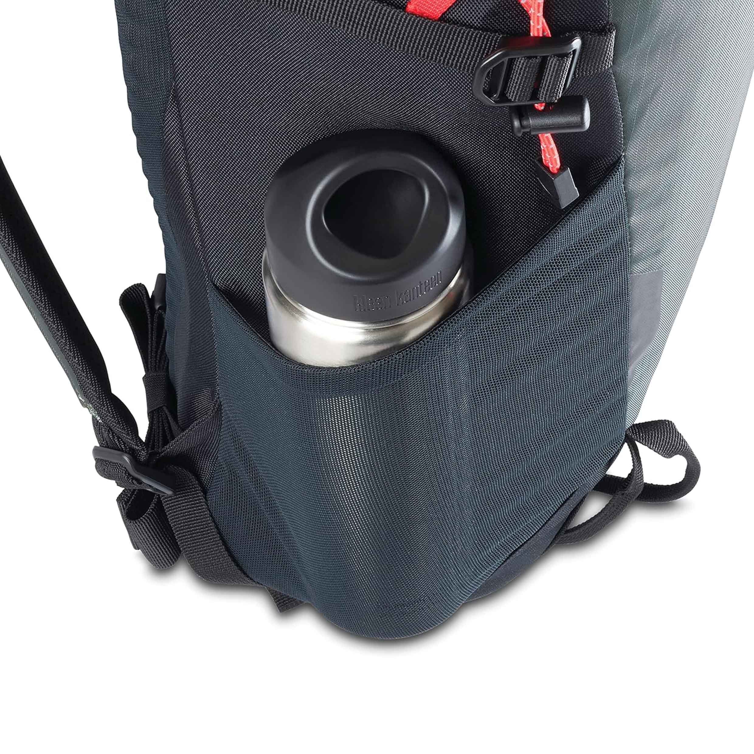 Custom Unisex 30L Hiking Backpack Waterproof Trekking Backpack With Hydration Storage Sleeve