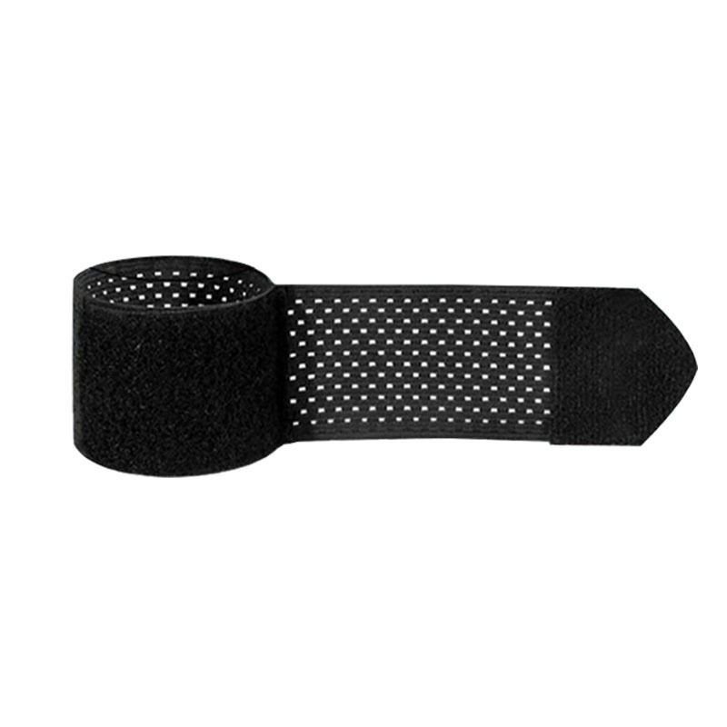 Band-aided wrist spraining, arm-protected man and woman, pain-in-the-basket gymnasium