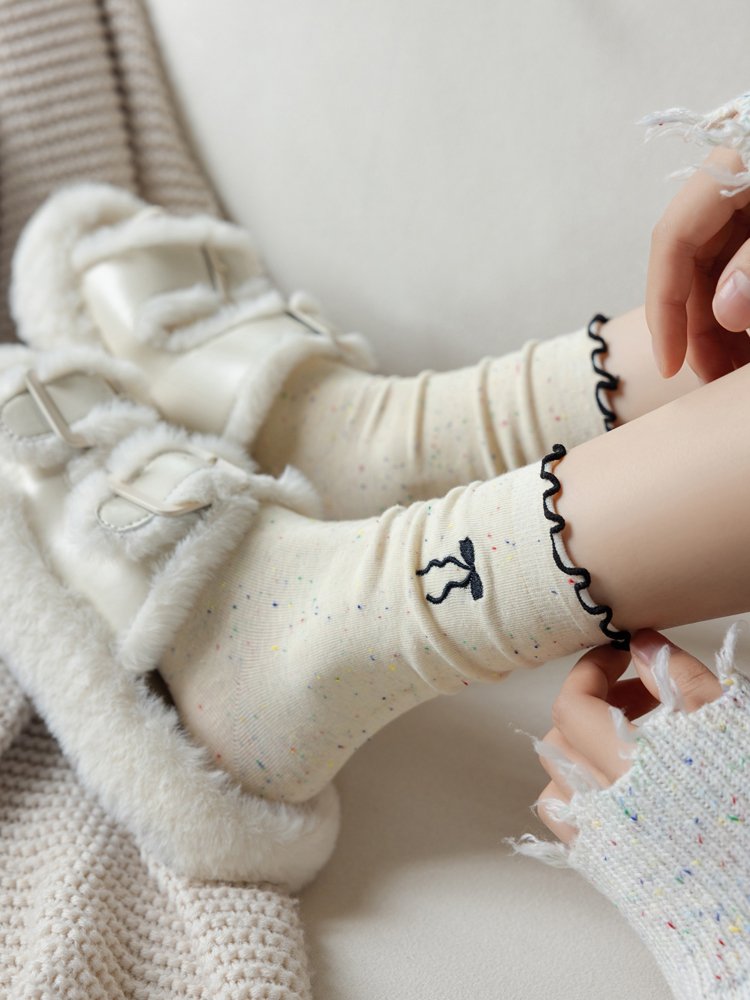 Small, high-level personalities by the bows and butterflies