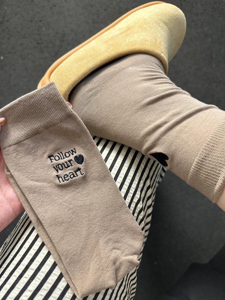 The sock system of the embroidered heart is so stylish