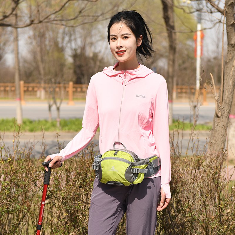A large-capacity multi-purpose shoulder-backed squirm girl with a kettle in his waist and a man's outdoor leisure and water-proof cup