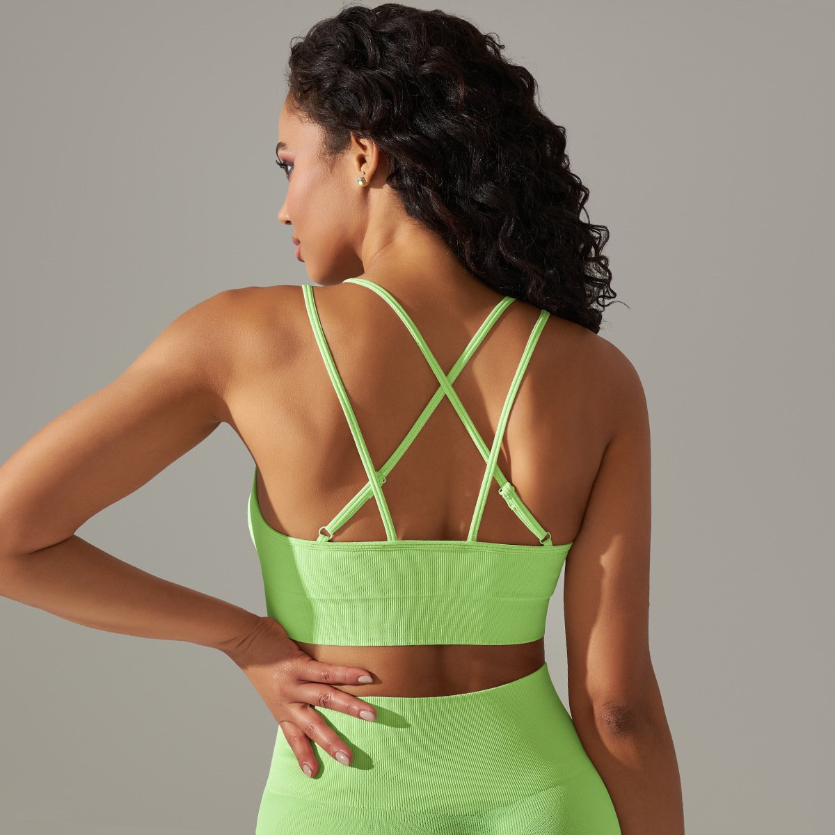 Custom Logo Women Crisscross Strappy Seamless Yoga Bra Middle Support Summer Gym Sports Bra Solid Adjustable Outwork Bra
