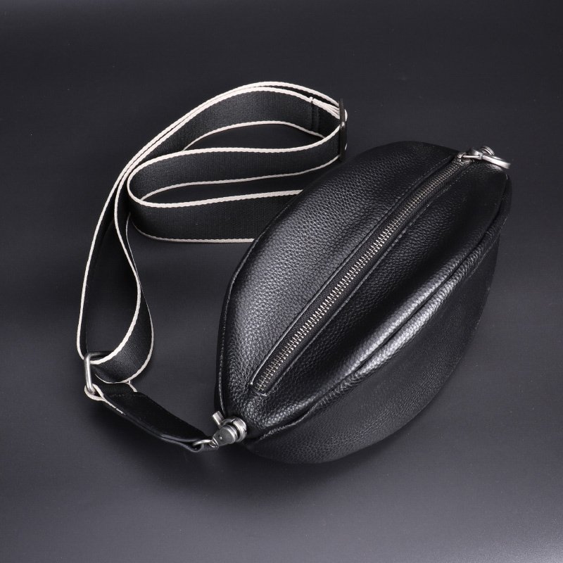 The new one is a one-shoulder-pack for a real-skinned football bag