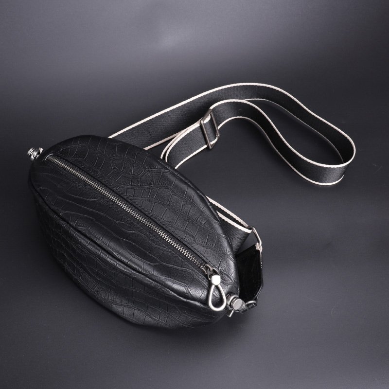 The new one is a one-shoulder-pack for a real-skinned football bag
