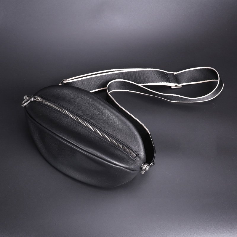 The new one is a one-shoulder-pack for a real-skinned football bag