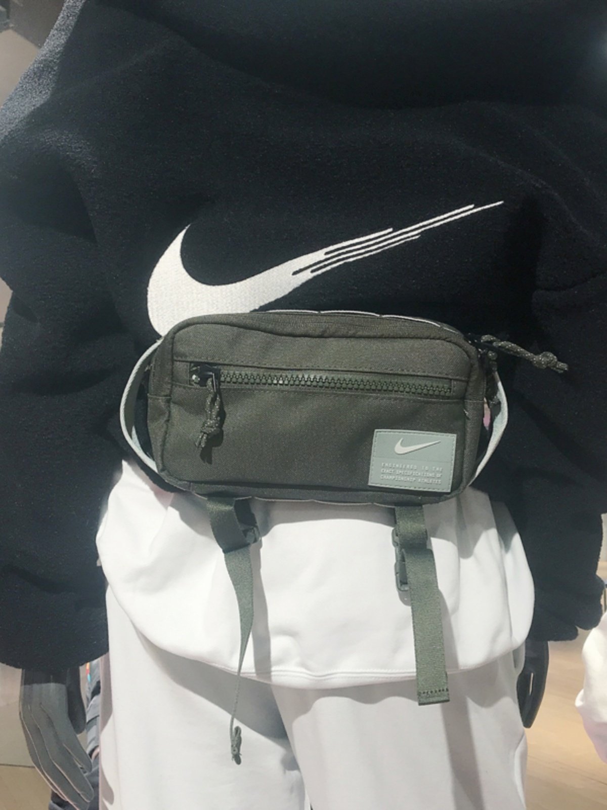 Nike Nike's Fashion and Sports Pack, Single-shoulder Tied-In-Wings Bag, DR6127-325