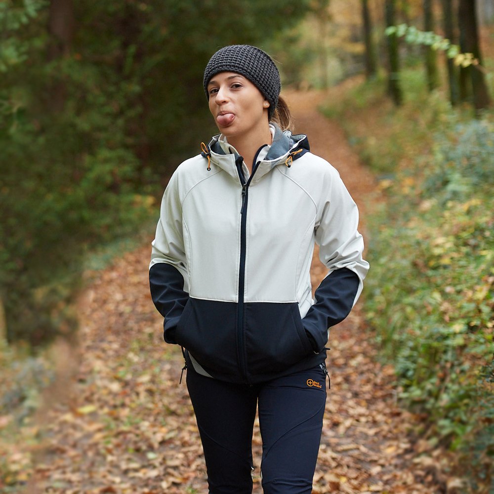 Professional outdoor clothing supplier hiking clothes woman water repellant soft shell jacket