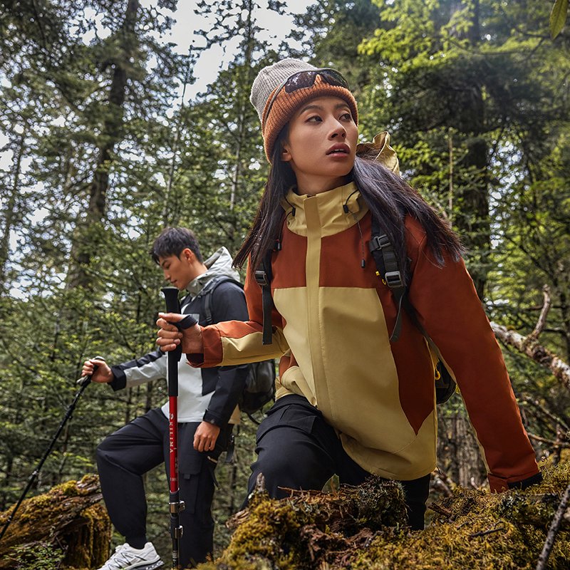OEM/ODM Outdoor Charge Down Men's and Women's Mountaineering Clothing Removable Padded and Thickened Ski Clothing