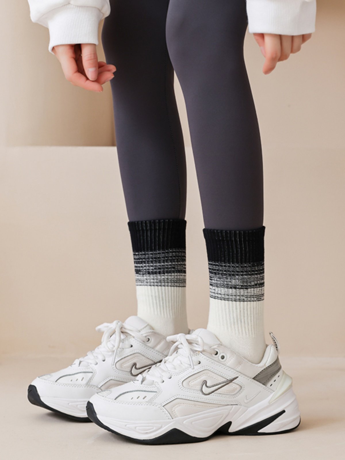 Colour-colored silhouette-silhouette-resistant, small crowd-scrambling, sock-gaming, indoor jump stocking