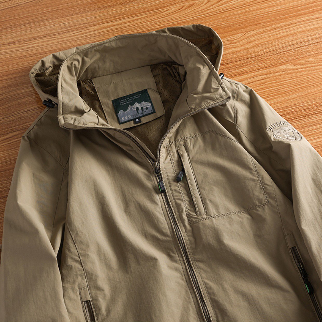 Men's Outdoor Hiking Riding Mountain Climbing Lightweight Jacket Chinese Outdoor Clothing Supplier