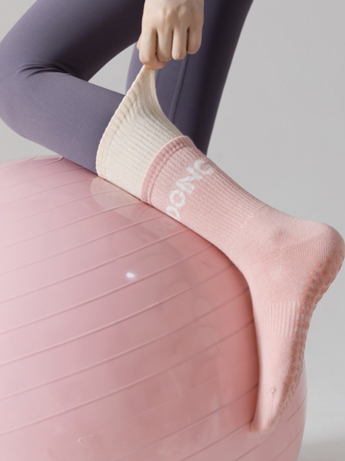 Sock-and-gauge in the middle