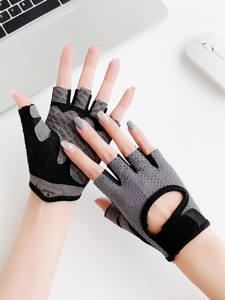 Gym gloves female instrument training in a single-barted, smooth-sliding object moving up with Yoga bell power