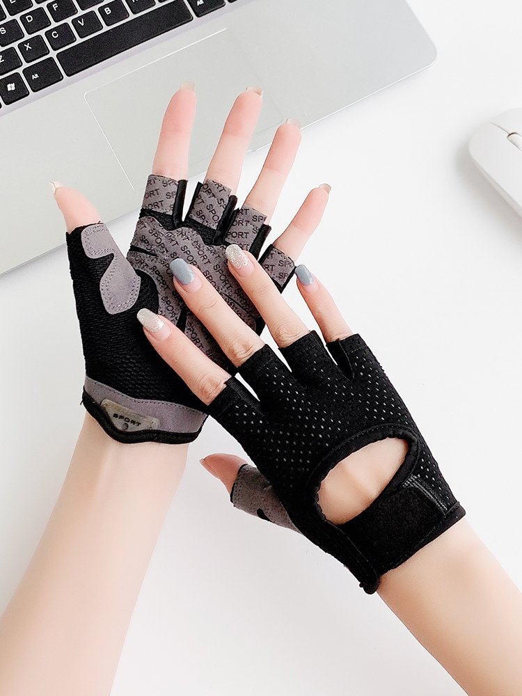 Gym gloves female instrument training in a single-barted, smooth-sliding object moving up with Yoga bell power