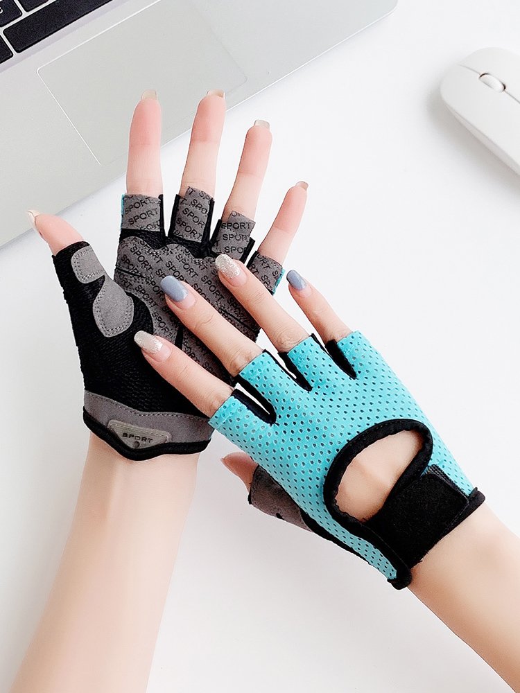 Gym gloves female instrument training in a single-barted, smooth-sliding object moving up with Yoga bell power