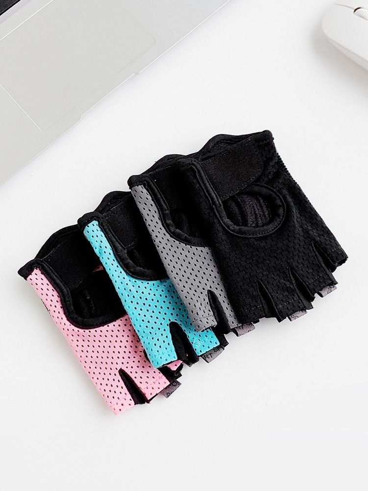 Gym gloves female instrument training in a single-barted, smooth-sliding object moving up with Yoga bell power
