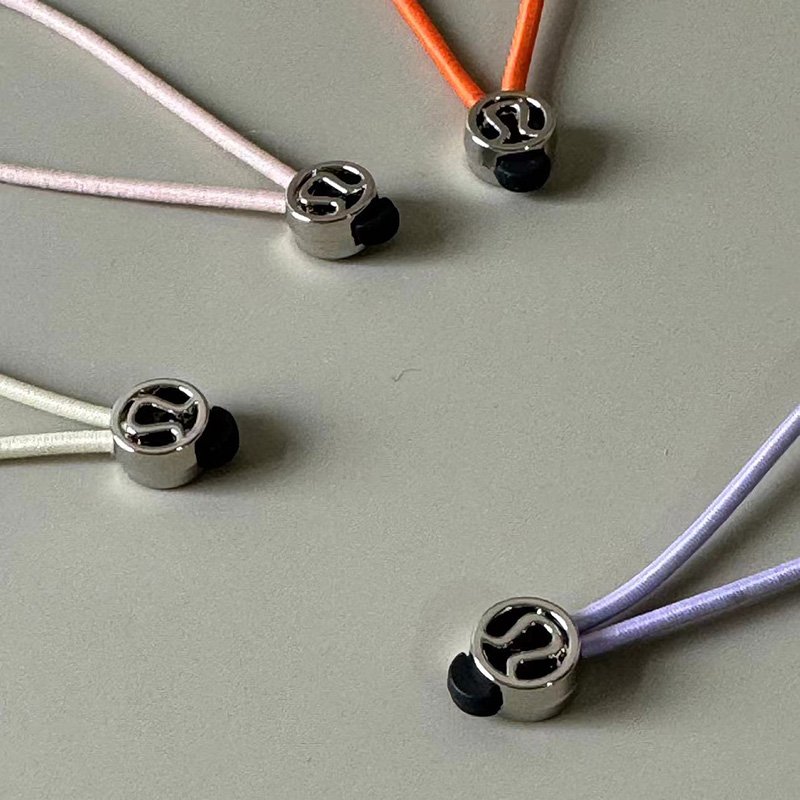 the lulu same zipper fittings pull tails around the wiring, and the dy-coated rubber bands move