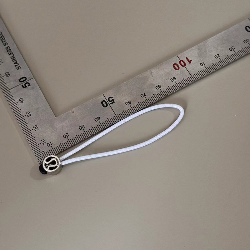 the lulu same zipper fittings pull tails around the wiring, and the dy-coated rubber bands move