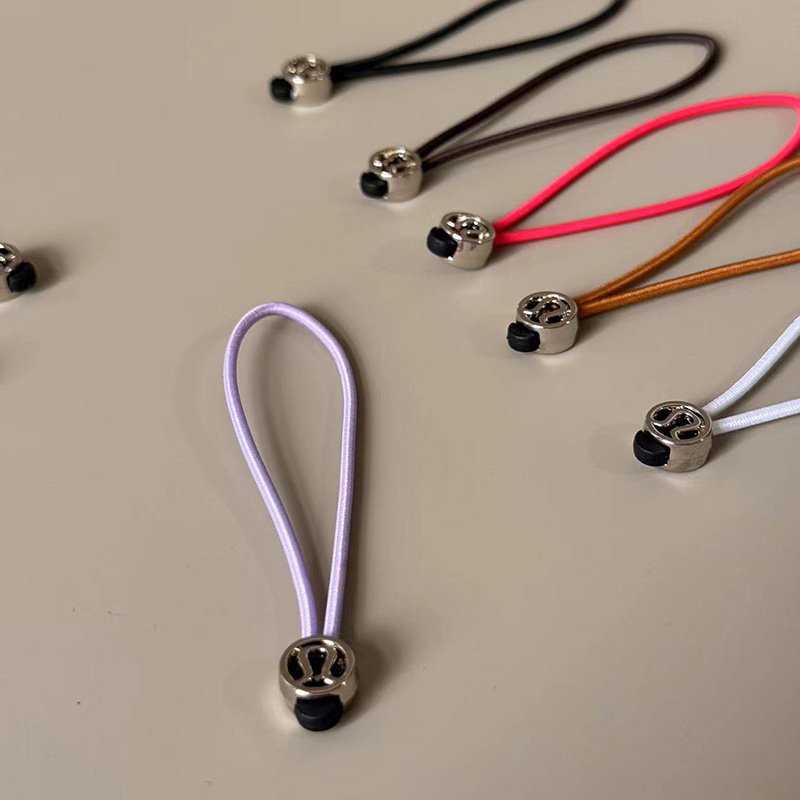 the lulu same zipper fittings pull tails around the wiring, and the dy-coated rubber bands move
