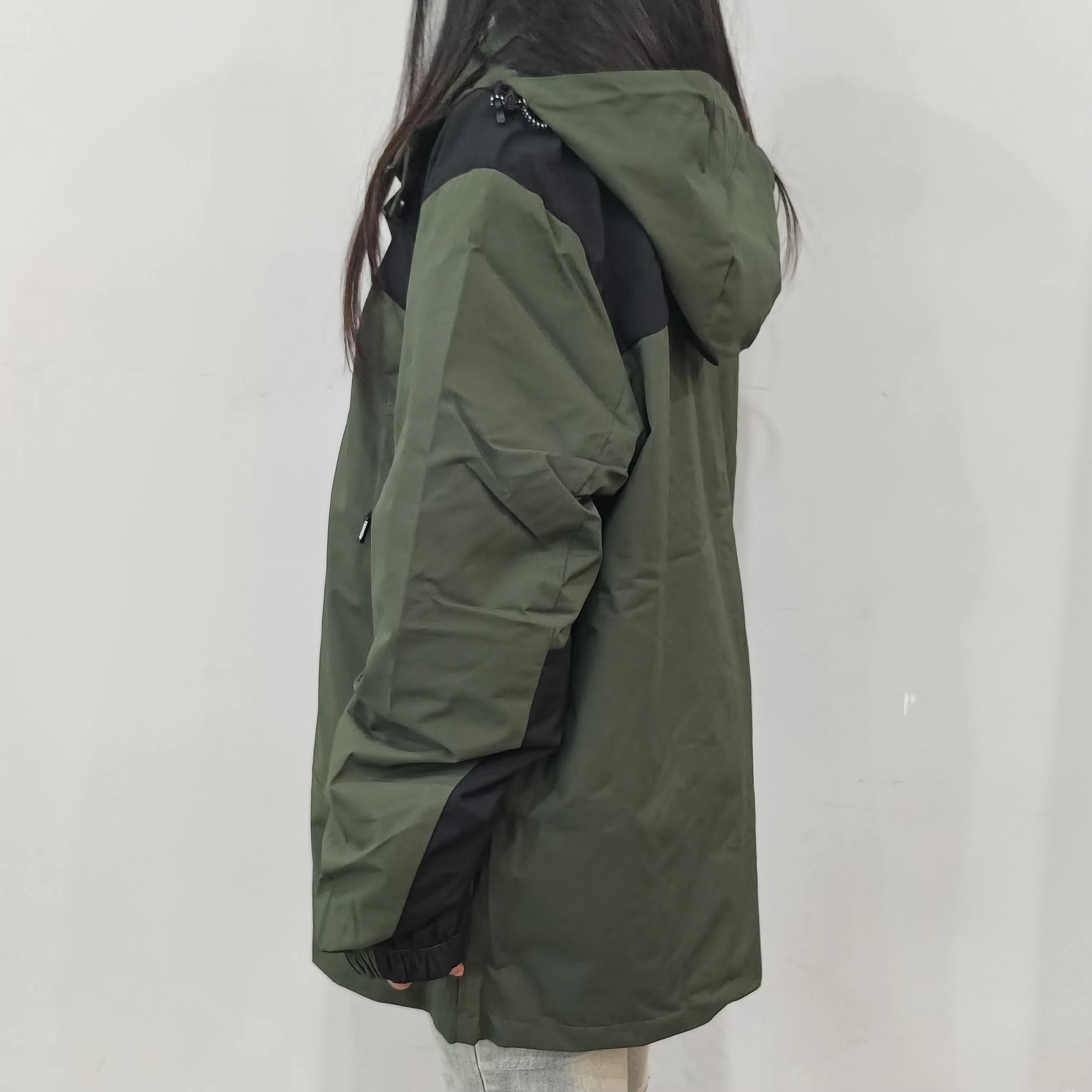 Classic style high-quality hiking jacket, waterproof thin outdoor windproof and waterproof jacket, unisex travel apparel.