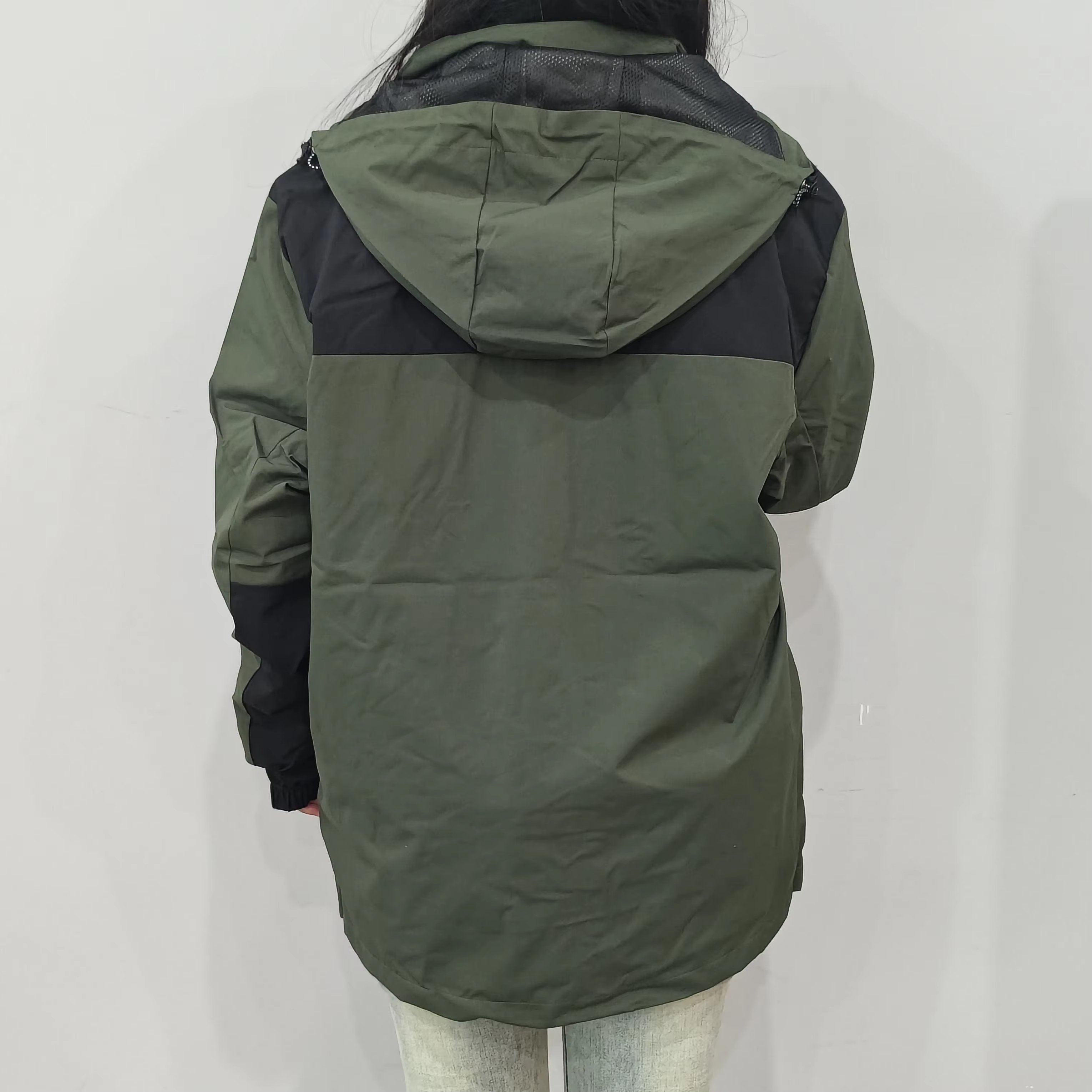 Classic style high-quality hiking jacket, waterproof thin outdoor windproof and waterproof jacket, unisex travel apparel.