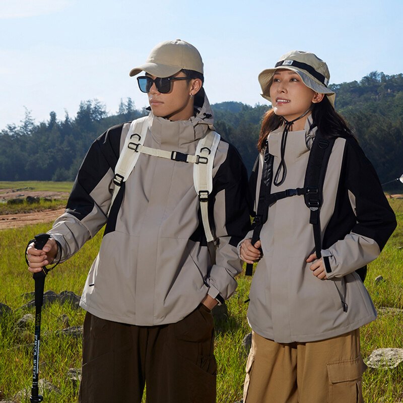 Outdoor Waterproof Soft Shell Fleece Jacket for Men Windproof and Zipper Closure Sports Winter Hiking Coat for Sale