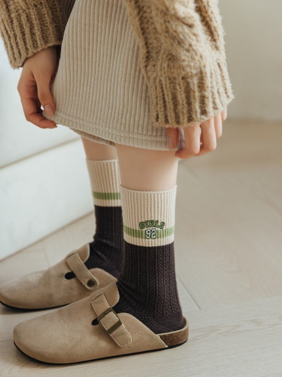 "four pairs" "autumn and winter embroidered cotton stockings to keep the korean socks warm."