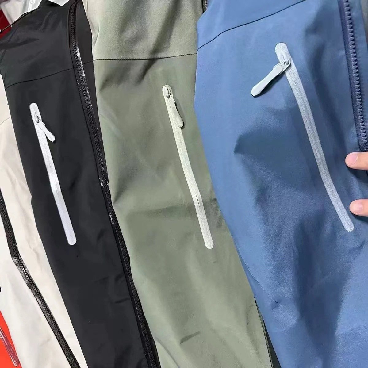 High Performance Waterproof Hiking Jacket Breathable and Anti-UV Made with Durable Cordura Material for Safari Windbreaker