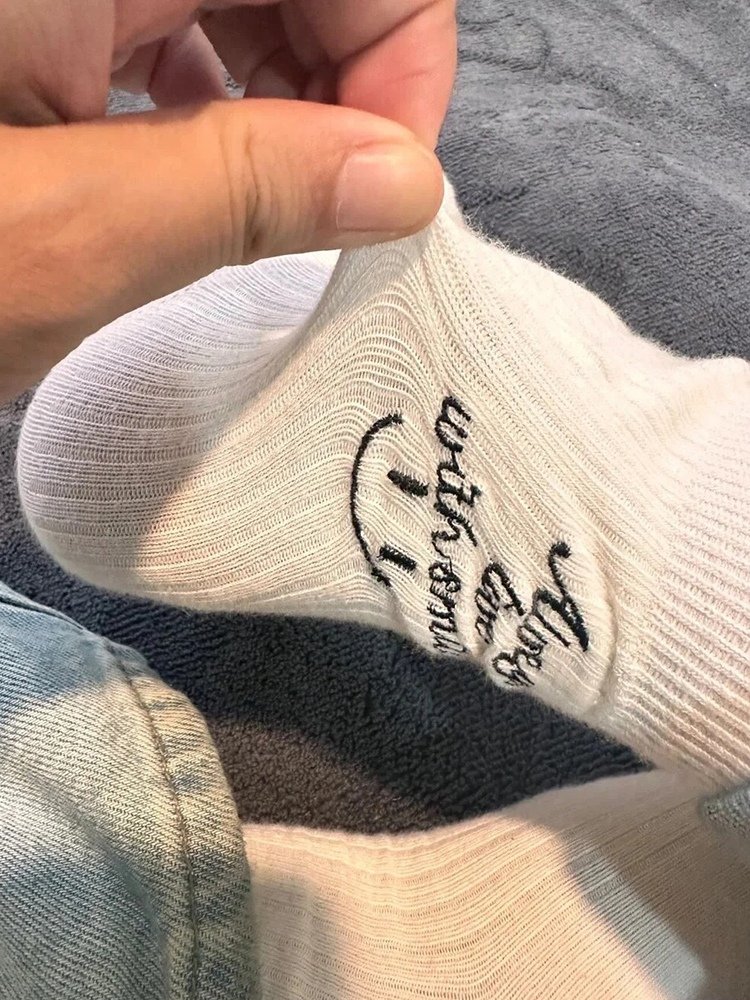 Asymmetrically embroidered smile-faced little socks