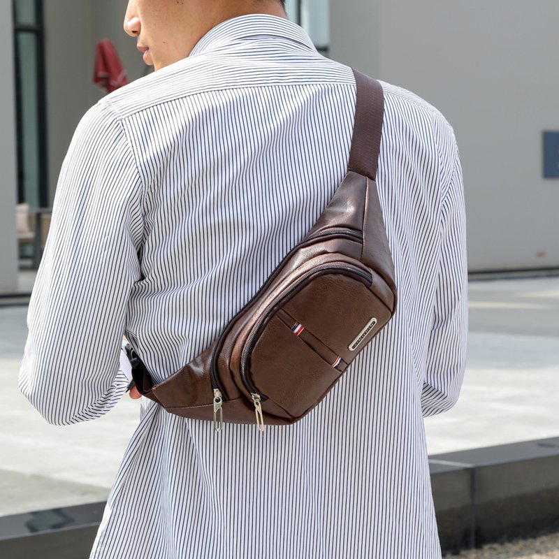The middle-aged man's dad had a big cashier's cashier, and the old man's got a softphone bag