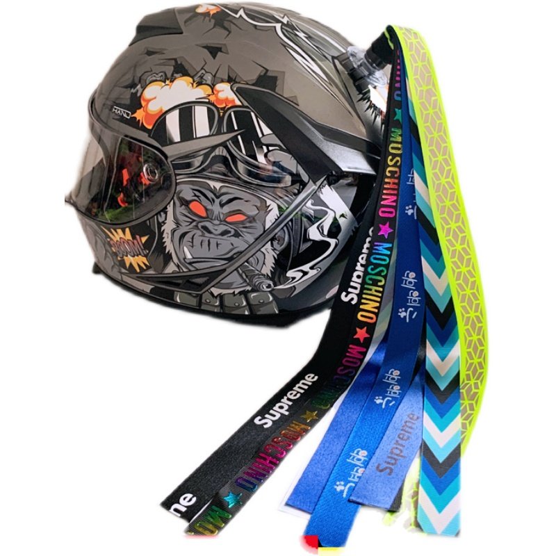 Ride helmets with a full ski belt, helmets with a sorceress and a half a helmet with a decorative fitting